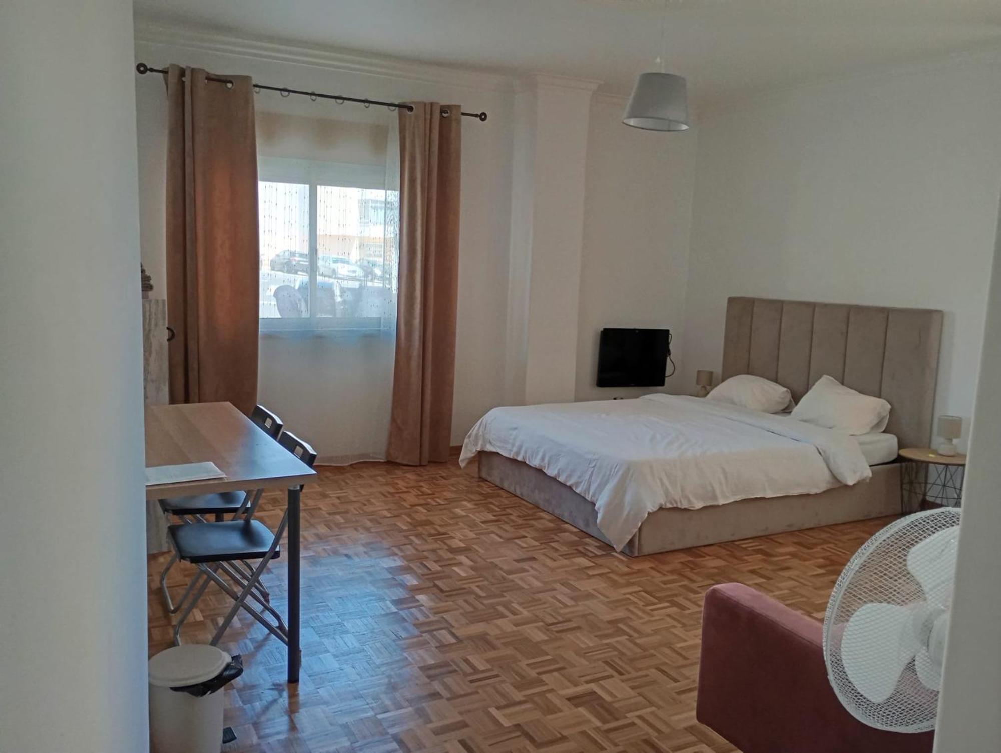 Rooms 10 Mins Walk From Train Station! Agualva-Cacem Εξωτερικό φωτογραφία